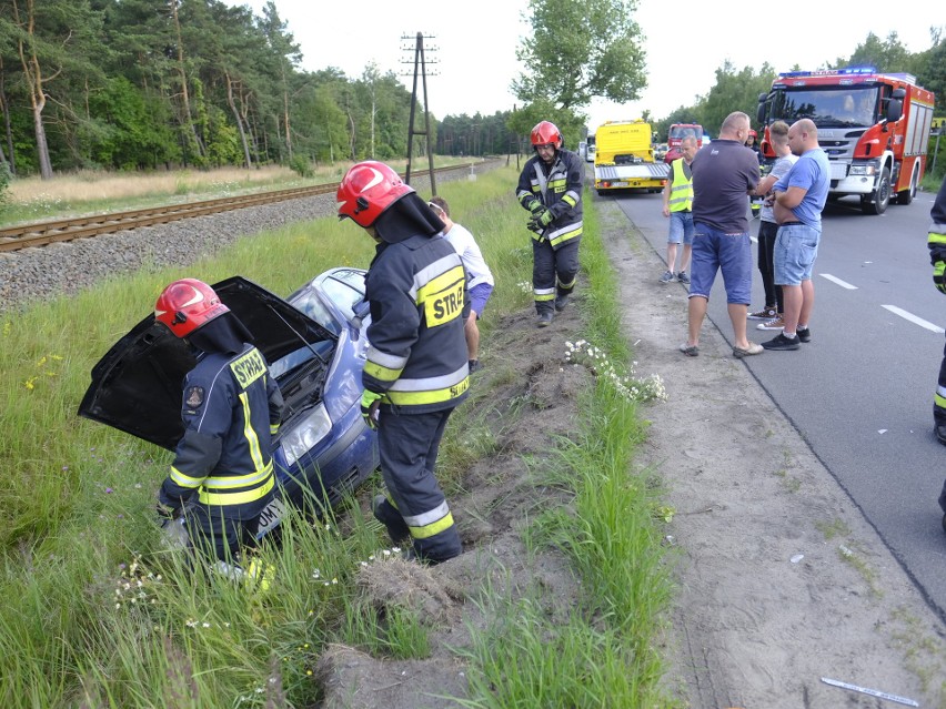 Dwie osoby trafiły do szpitala po tym, jak przed godz. 16 w...