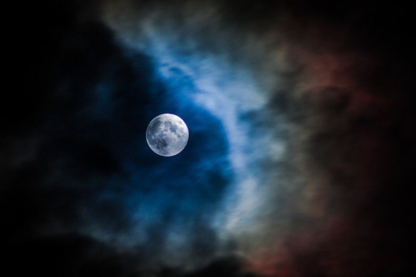Pełnia Księżyca 2020. Najbliższa pełnia Księżyca w nocy z 1...