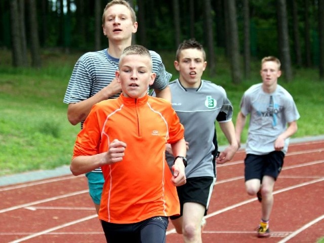Mateusz Grabowski (PG Nowa Wieś/OKLA) pewnie wygrał bieg na 1500 metrów.