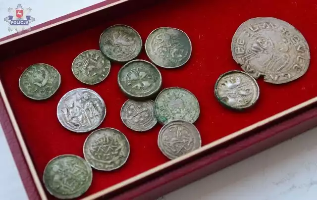 31-letni mieszkaniec z Puław, posiadacz monet pochodzących z XI wieku, od dłuższego czasu próbował ustalić ich wartość, bo chciał je sprzedać