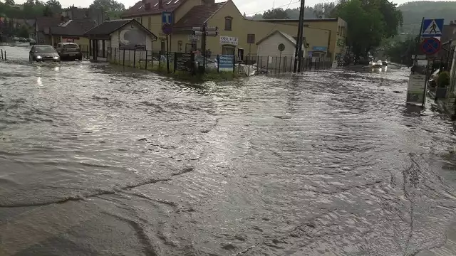 Tak wyglądało po nawałnicy skrzyżowanie ulic Szpunara i Limanowskiego w Wieliczce