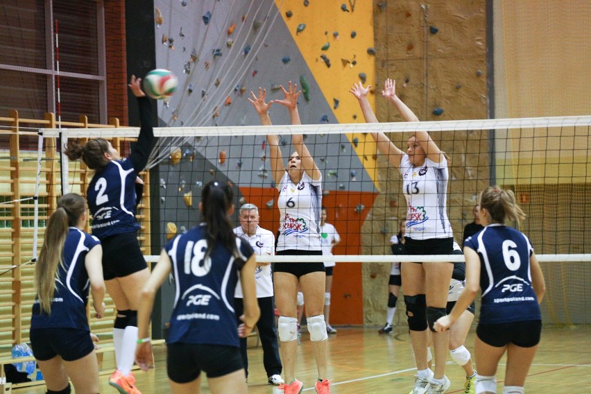 Siatkówka. Akademia Pomorska Czarni - Atom Trefl I...