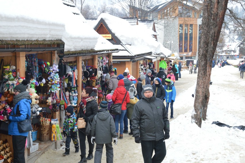 Zakopane. Krupówki pełne turystów. Warszawa zaczyna ferie [ZDJĘCIA]