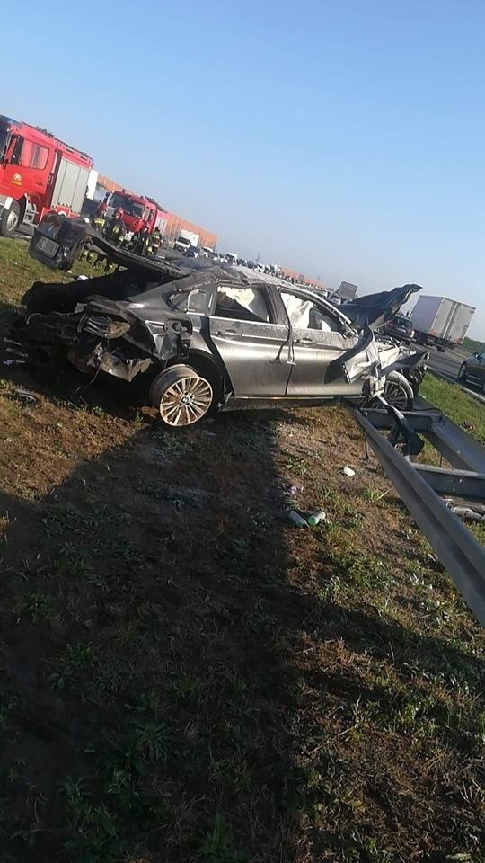 Wypadek na A1 w kierunku Łodzi. Auto dachowało, dwie osoby ranne w tym 6-letnie dziecko