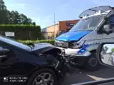 Wypadek w Mielnie. Samochód osobowy zderzył się z policyjnym radiowozem