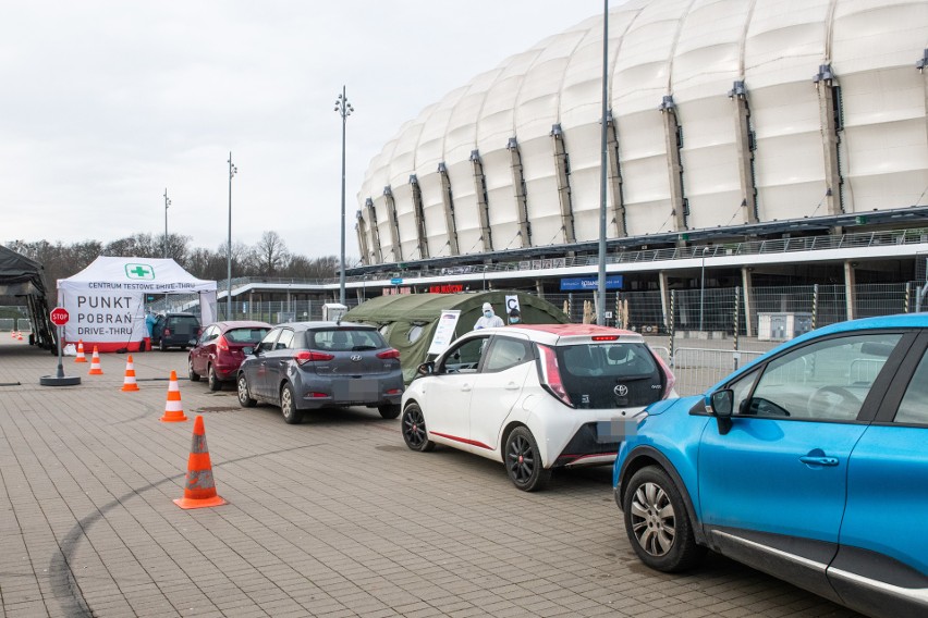 W punkcie pobrań pod stadionem przy ulicy Bułgarskiej w...