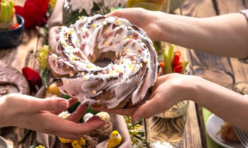 Nowoczesne potrawy wielkanocne - przepisy. Jak zaskoczyć gości na Wielkanoc? Co niezwykłego położyć na wielkanocny słół? 