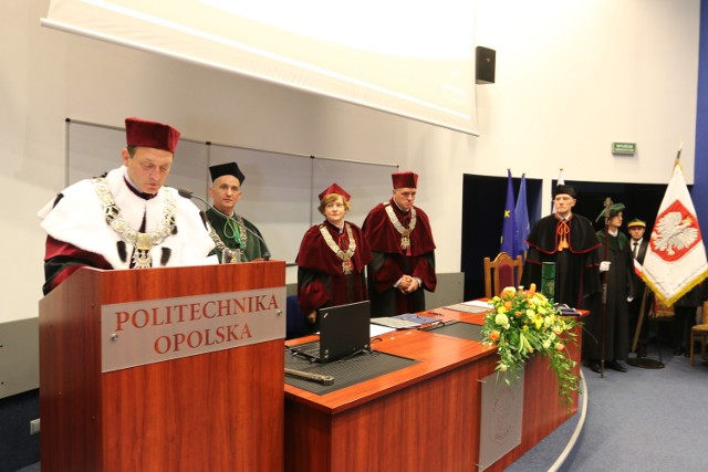 Politechnika Opolska uhonorowała tytułem doktora honoris causa prof. Józefa Szalę.