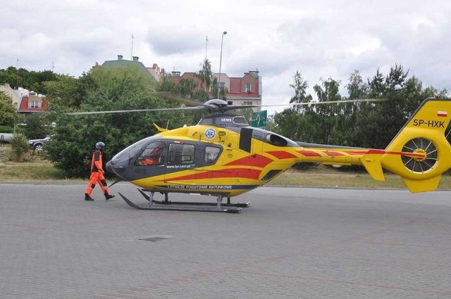 Mężczyznę, który się topił w Dziwnowie, helikopterem przetransportowano do szpitala.