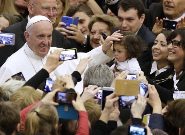 Papież Franciszek lubi bezpośrednie spotkania z pielgrzymami. Czy takie spotkanie będzie możliwe w Częstochowie Wiele zależy od zabezpieczenia wizyty.