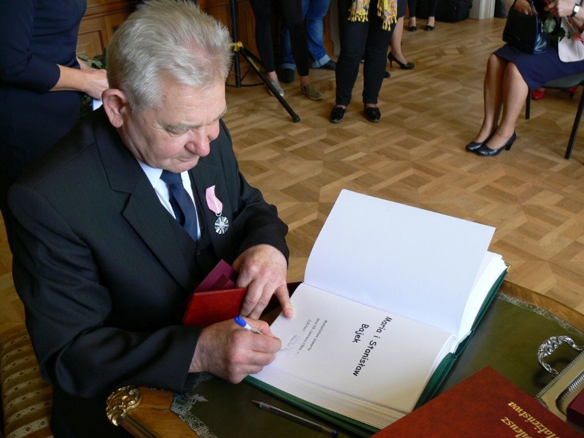 Jubileusz Złotych Godów w Zamku Dzikowskim. 16 par z medalami