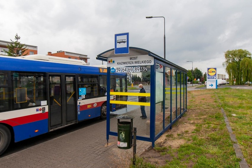 Nowa wiata pojawiła się niedawno na przystanku autobusowym...