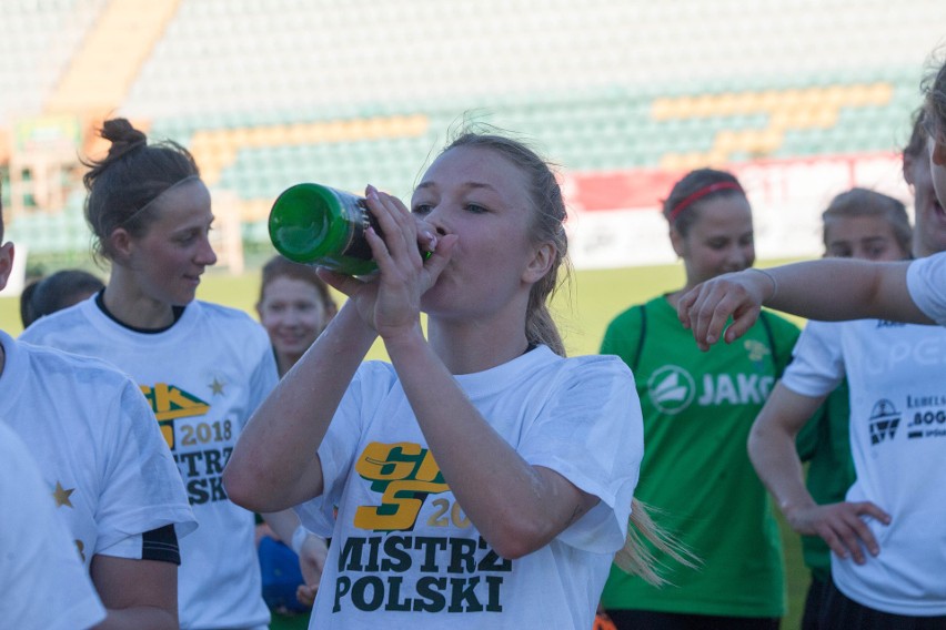 Piłkarki Górnika Łęczna mistrzyniami Polski. Zobacz, jak zawodniczki cieszyły się z tytułu i co powiedziały po meczu z AZS PWSZ Wałbrzych