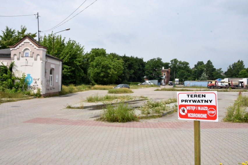 Dworzec busów widmo w Kielcach. Jest w rozkładzie jazdy na popularnym portalu a plac jest pusty [ZDJĘCIA]