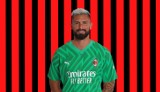 Liga włoska. AC Milan sprzedaje koszulki bramkarskie z nazwiskiem Giroud. Napastnik stanął między słupkami i wybronił mecz