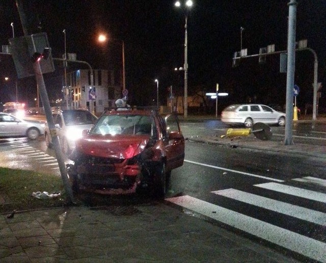 Radom. Wypadek na skrzyżowaniu ulic Chrobrego i 11 Listopada.