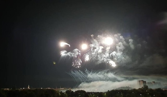 Pokaz fajerwerków na finale pikniku ekologicznego zasnuł dymem osiedle im. Armii Krajowej w Opolu. Radni KO chcą, by miasto zrezygnowało z podobnych inicjatyw na imprezach organizowanych przez urząd.