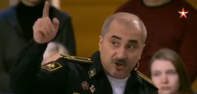 Rosyjski żołnierz prosił o minutę ciszy, by uczcić zabitych. Został zakrzyczany przez prezentera