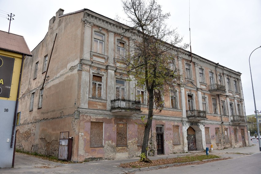 Zabytkowa kamienica przy ul. Dąbrowskiego 14 miała być do...