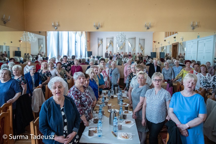 Dzień Matki w Stargardzie. Biesiadnie i kolorowo. Impreza w Domu Kultury Kolejarza przeszła do historii