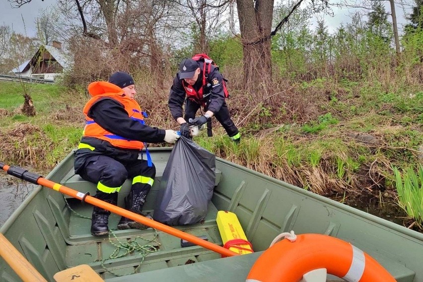 Sprzątanie brzegów rzeki Nurzec i zalewu w Ciechanowcu