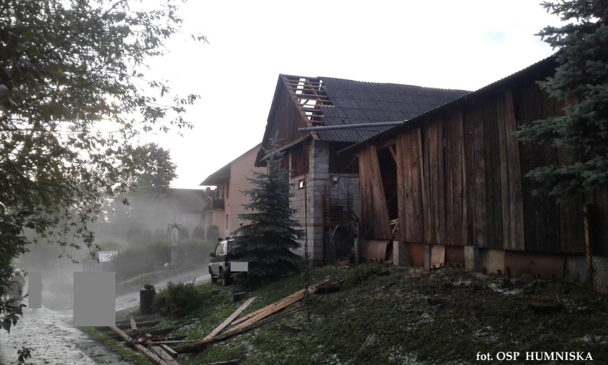 Nawałnice przeszły przez miejscowości Jasienica Rosielna, Blizne, Golcowa. Pozrywane dachy, połamane drzewa, zniszczone samochody