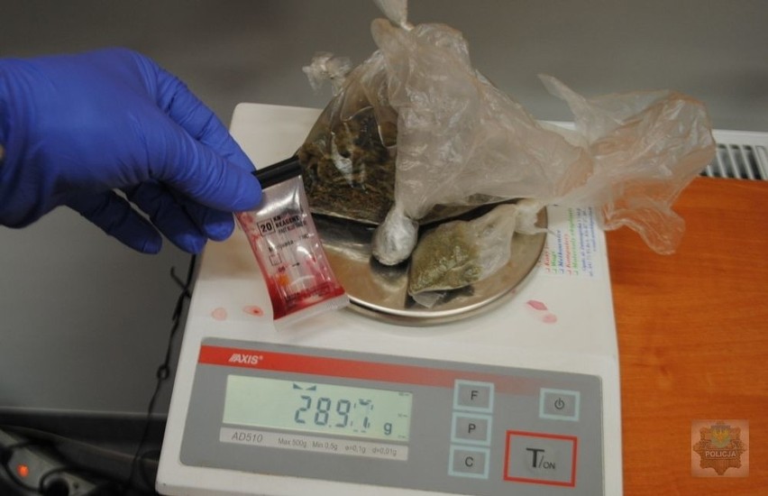 Policjnci z Brzegu zatrzymali 36-latka, który miał prawie 400 gramów marihuany i amfetaminy