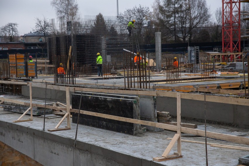 Budynek będzie mierzyć 128 metrów i mieć 35 pięter. Obecnie...