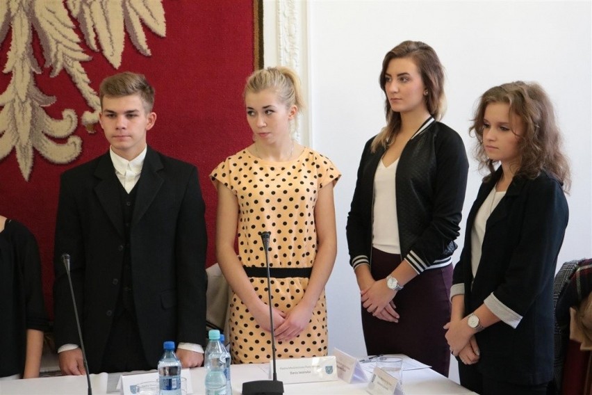 Młodzieżowi radni Piekar obradowali na pierwszej sesji [ZDJĘCIA]