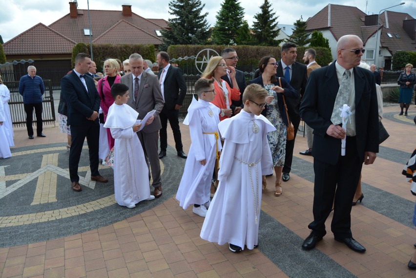 Ostrołęka. Pierwsza Komunia Święta w parafii pw. NMP Królowej Rodzin. 29.05.2022. Zdjęcia