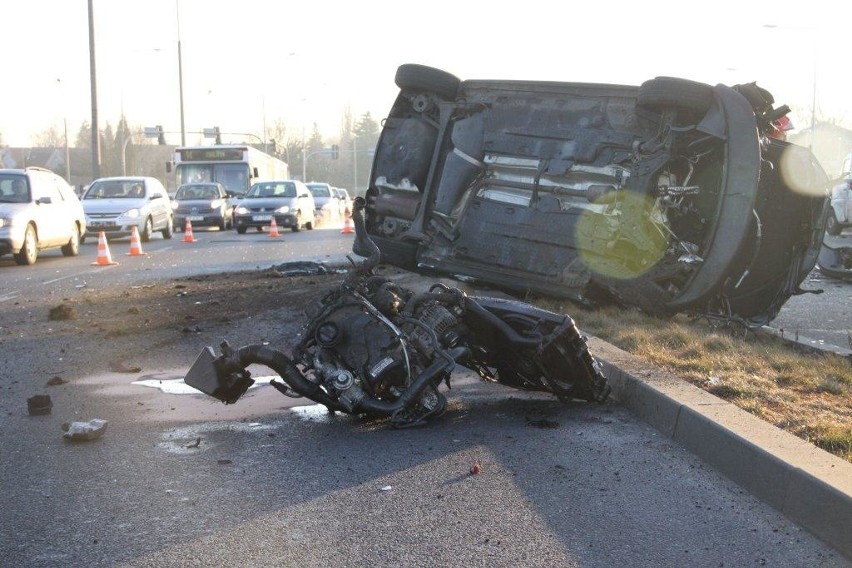 - Tam zderzyła się z daewoo lanosem, a ten siłą odrzutu...