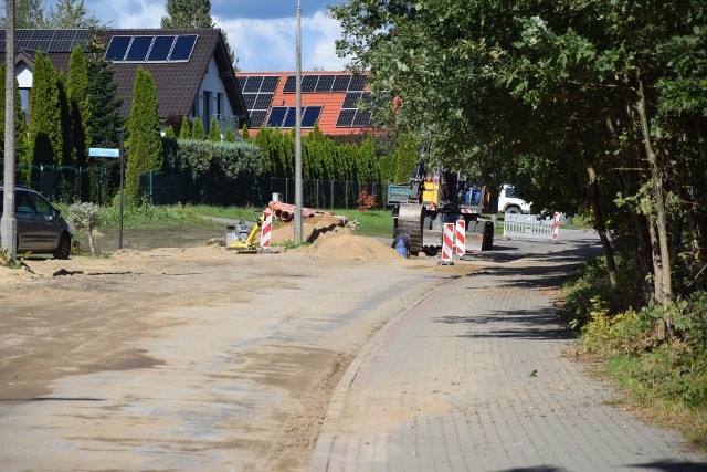 Od wykonania sieci kanalizacji deszczowej rozpoczęto przebudowę ulicy Kujawskiej w Miastku. Wartość prac wynosi prawie 2,7 mln zł. Inwestycja ma wsparcie z Rządowego Funduszu Rozwoju Dróg.