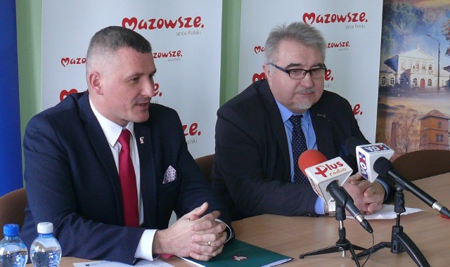 Wicemarszałek Rafał Rajkowski i rektor Zbigniew Łukasik.