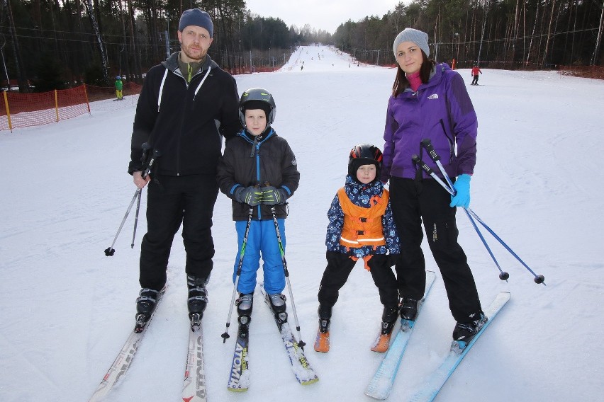 - Najlepiej na nartach jeździ się całą rodziną - mówią...