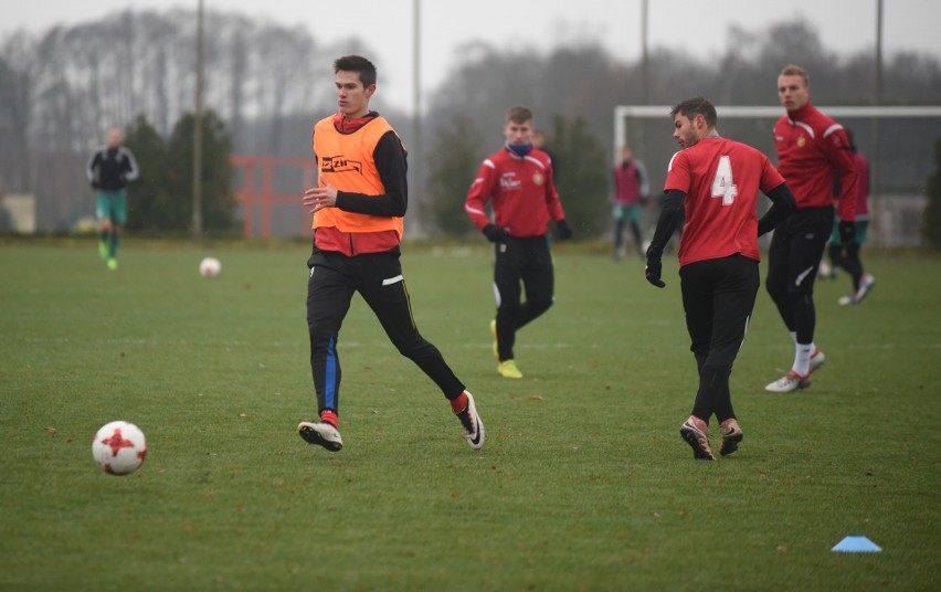 Ostatni sparing Widzewa Łódź w 2017 roku. Drużyna Franciszka Smudy zremisowała z Radomiakiem