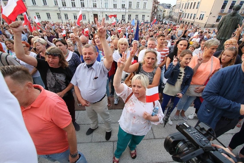 Wielka manifestacja w centrum Kielc „Wolne Sądy” z tysiącami uczestników  