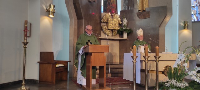 W Skroniowie uczczono 45-lecie kapłaństwa proboszcza tamtejszej parafii księdza Jerzego Słupika, który prowadzi swoją posługę w Skroniowie już od 29 lat.