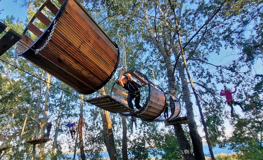 Park linowy "Machów" w Tarnobrzegu zaprasza na majowe otwarcie sezonu. Zobacz atrakcję nad Jeziorem Tarnobrzeskim