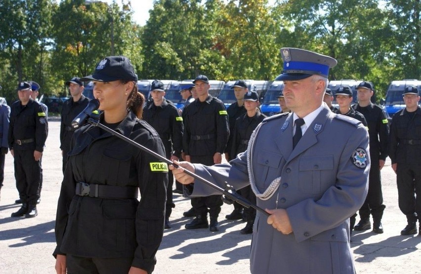 Ślubowanie policjantów. Jest 16 nowych funkcjonariuszy (zdjęcia)