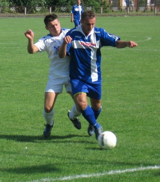 Łukasz Jagieła (na biało) na wiosnę nie będzie grał w Kańczudze.