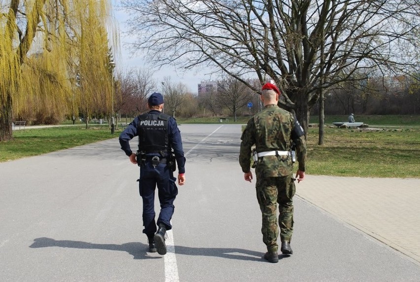 Tak w Rzeszowie łamie się zakazy. Spotkanie w pobliżu Lisiej Góry zakończyło się 500 złotowym mandatem