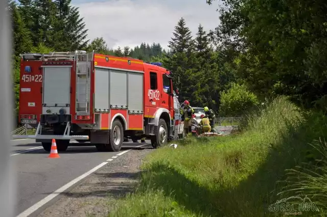 W wyniku wypadku w Lubomierzu w pow. limanowskim zginęła 51-letnia motocyklistka. Jej syn trafił do szpitala w Krakowie