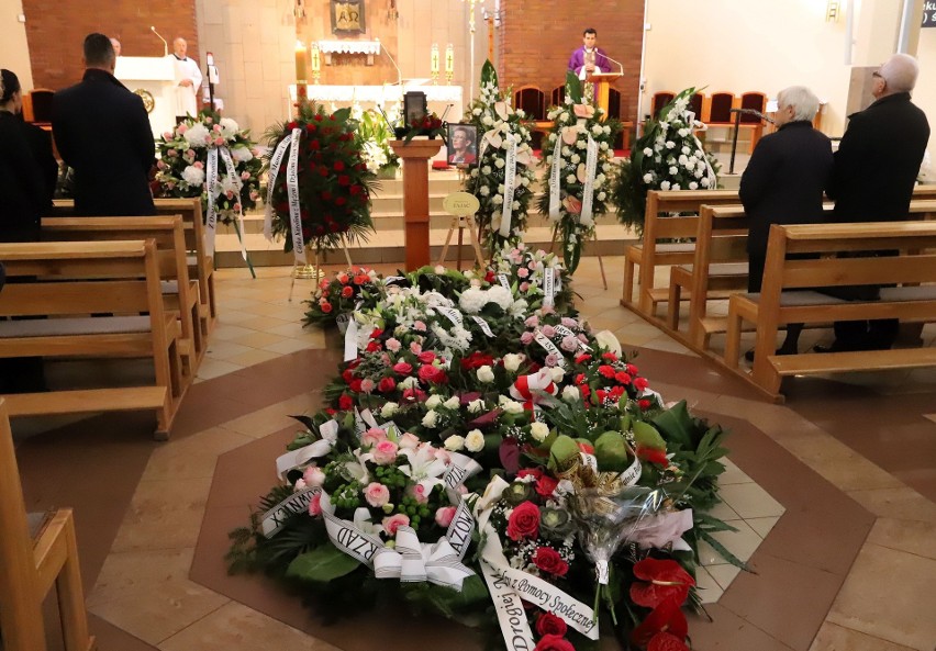 Pogrzeb radnej Małgorzaty Zając w kościele na Plantach. W uroczystościach uczestniczyło wielu samorządowców, przyjaciele, rodzina