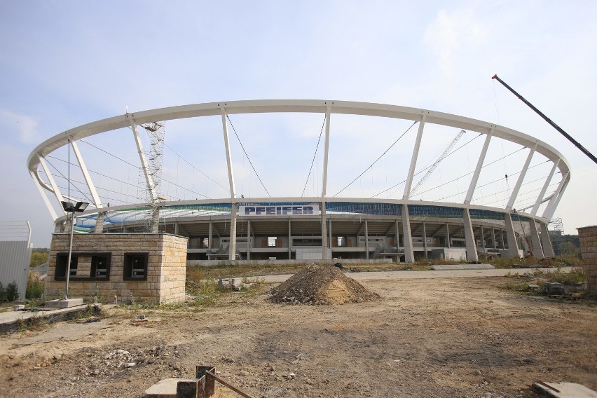 Przykryto już 7 z 40 części (tzw. pól) nowego stadionu