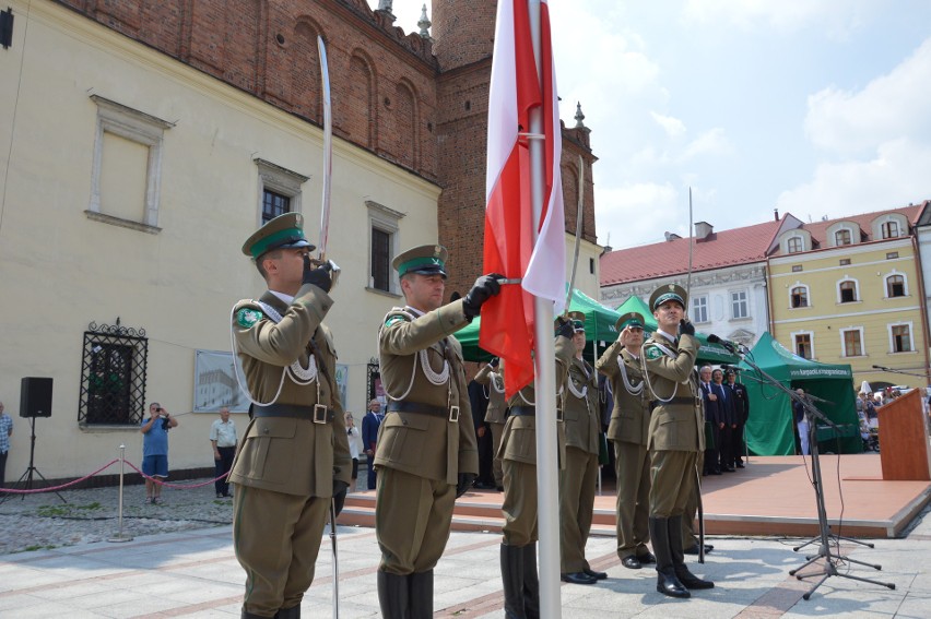 Jubileusz Straży Granicznej w Tarnowie. Była defilada i pokaz sprzętu wojskowego [ZDJĘCIA]