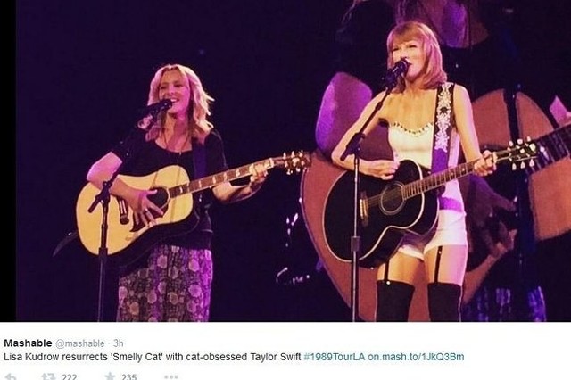 Lisa Kudrow i Taylor Swift na jednej scenie (fot. screen z Twitter.com)