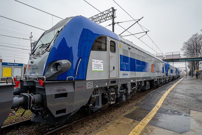 Nowy Sącz. Newag zaprezentował osiem lokomotyw Griffin wyprodukowanych dla PKP Intercity