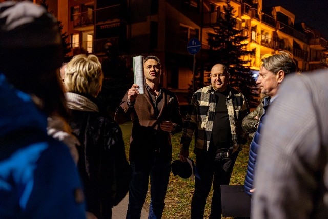 Kandydat na prezydenta Kielc Maciej Bursztein rozmawiał z mieszkańcami ulicy Klonowej