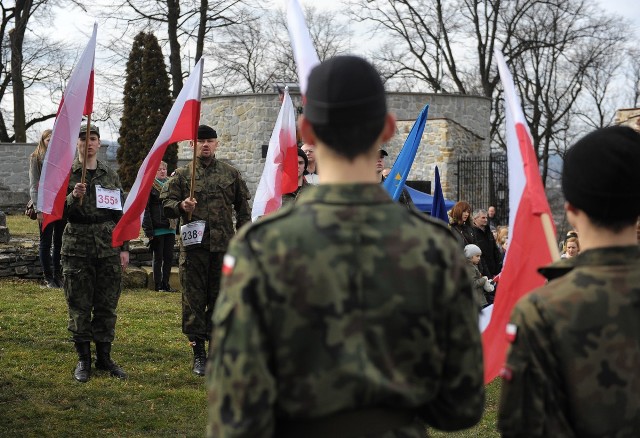 Ponad 350 osób wzięło w niedzielę udział w biegu "Tropem Wilczym" pamięci Żołnierzy Wyklętych w Przemyślu. Biegacze rywalizowali na trasie 1963 m (symbol daty schwytania i śmierci ostatniego spośród żołnierzy wyklętych) i 7000 m. Każdy kto dotarł do mety otrzymał pamiątkowy medal.