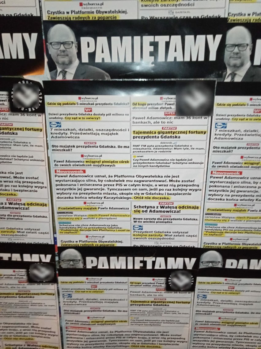 Plakaty z treściami na temat nieżyjącego prezydenta Gdańska...